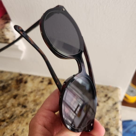Fossil Round Sunglasses - Picture 6 of 8
